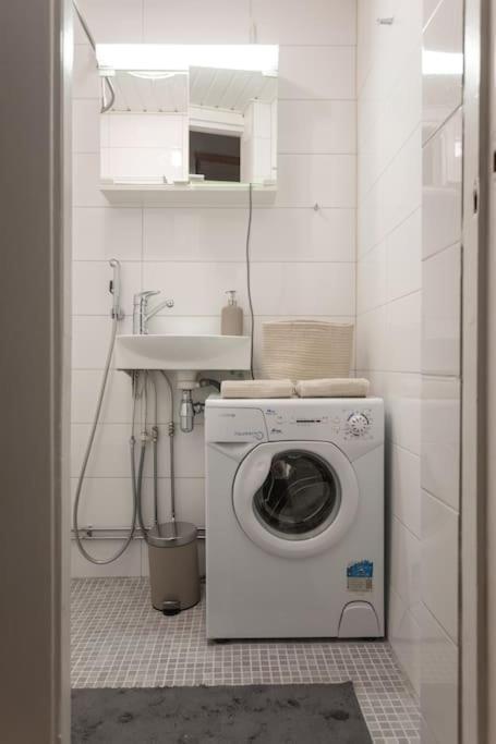 Kodikas Huoneisto Helsingin Keskustassa Appartamento Helsinki Esterno foto